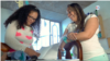Matilde Carrillo y Zoheny Lugo, consiguieron establecerse en Colombia y hoy trabajan para una oenegé que ayuda a más refugiados venezolanos a radicarse en el país. [Foto: Federico Buelvas, VOA]. 