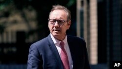 Glumac Kevin Spacey ispred suda Southwark Crown Court u Londonu, srijeda, 26. jula 2023.