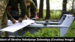 Украинские военные готовятся к запуску БПЛА (архивное фото)