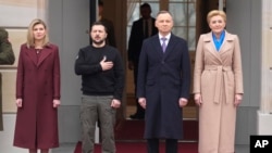 Zelenski i njegova u posjeti Poljskoj.