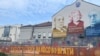 Jedan od grafita o povratku vojske na Kosovo ispisan na zidu zgrade Instituta za hemiju, tehnologiju i metalurgiju (Foto: Medija centar Beograd)