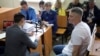 Бывший мэр Екатеринбурга Евгений Ройзман, обвиняемый в «дискредитации» армии, в суде. Екатеринбург, Россия, 26 апреля 2023.