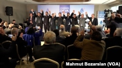 Kürtçe’nin TBMM tutanaklarına “bilinmeyen dil” olarak yazılmasına tepki gösteren DEVA lideri Babacan, Türkiye’de en çok konuşulan ikinci dili olmasına rağmen Kürtçe’nin Millet Meclis çatısı altında ısrarla yok sayıldığını vurguladı.