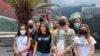 Jóvenes acuden a la sede de la ONU en Caracas, Venezuela, para pedir extensión del mandato de la Misión de Determinación de Hechos en Venezuela, el 12 de agosto de 2022.