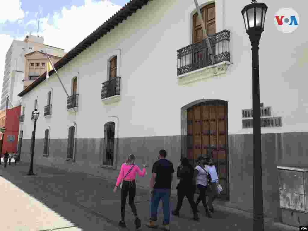 Fachada del Palacio Arzobispal de Caracas, construido en 1637. Se ubica frente a la Plaza Bolívar y es un Monumento Histórico Nacional. Febrero de 2022. Foto: Carolina Alcalde - VOA. 
