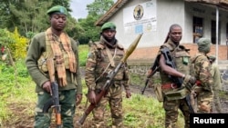 Ingabo za Leta ya Kongo, FARC, zihanganye n'inyeshyamba za M23 Kongo yagumye gushinja u Rwanda gushyigikira ariko u Rwanda rukabihakana.