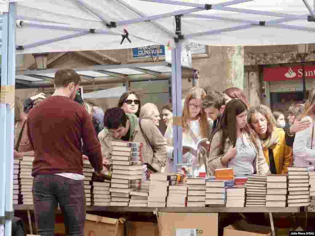 Isabel Allende ha sido una de las escritoras latinoamericanas que más ejemplares ha vendido durante esta edición de la fiesta de Sant Jordi. 