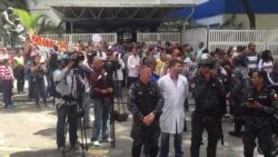 Motorizados amedrentan manifestación en hospital infantil en Caracas #30Ene