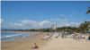 Turistas en la playa de Salou, España. 18 de abril, 2022.