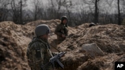 Kiev'in kuzeyinde konuşlanan Ukraynalı askerler