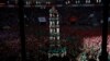 Los "castellers" de Vilafranca forman un castillo en una competición el 2 de octubre de 2022.