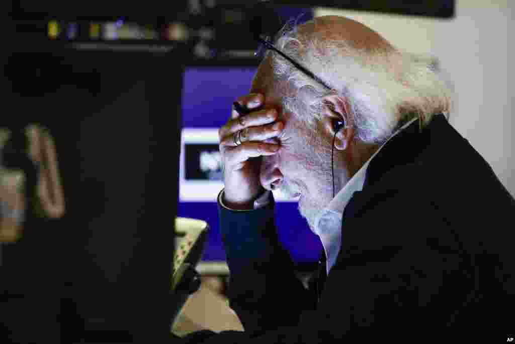 Trader Peter Tuchman reacts as he works on the floor at the New York Stock Exchange in New York, June 13, 2022