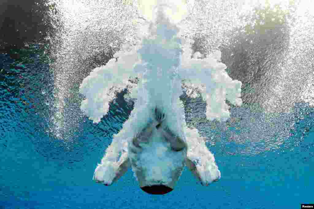England's Matthew Lee competes in the men's 10m platform preliminary during the Commonwealth Games at the Sandwell Aquatics Center in in Birmingham, England, Aug. 27, 2022..