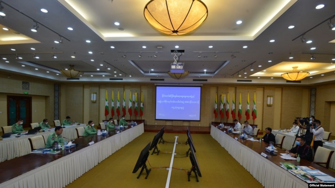 
နိုင်ငံတော်ငြိမ်းချမ်းရေးဆွေးနွေးရေးအဖွဲနဲ့ အမျိုးသားဒီမိုကရက်တစ်မဟာမိတ်အဖွဲ့ NDAA (မိုင်းလား) ဒုတိယဥက္ကဋ္ဌ ဦးဆောင်သော ကိုယ်စားလှယ်အဖွဲ့ ဒုတိယနေ့ တွေ့ဆုံဆွေးနွေးစဉ် (ဇွန် ၆၊ ၂၀၂၂/ ဓာတ်ပုံ-တပ်မတော်သတင်းမှန်ပြန်ကြားရေး)