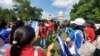 ARCHIVO - Centroamericano se concentran frente al Congreso para pedir ampliación de TPS el 15 de septiembre de 2022.