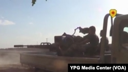 Şervanên YPG li Kobanê dijî DAÎŞ şer dikin