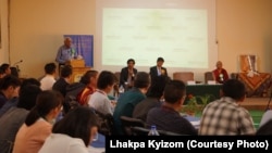 ནགཞོན་ཉམས་ཞིབ་པའི་ཚོགགས་འདུ་ཐེངས་གཉིས་པའི་པར། 