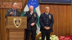 Fausto Pichardo, (extrema derecha) es presentado como nuevo jefe de Patrullas de Nueva York. Foto: Ronen Suarc/VOA.