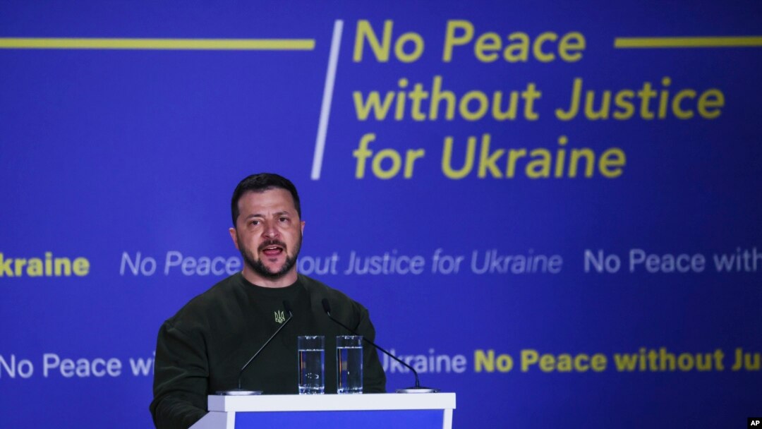 Ukrajinski predsjednik Volodimir Zelenski govori u Hagu (Foto: Yves Herman/Pool via AP)