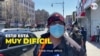Nueva York se ha transformado en una ciudad fantasma con apenas unos cuantos residentes caminando por sus calles. Tienen razones de peso para hacerlo como ir a trabajar o buscar qué comer.
