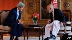 جان کری در ملاقات با حامد کرزی