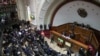 A mediados de noviembre, Maduro anunció que entregaría más de 320.000 fusiles a milicianos, cuerpo de civiles voluntarios, para apoyar en un plan de seguridad.