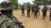 ARCHIVO - Guerrilleros del Frente 33 de las disidencias de las FARC, con quien se enfrenta el ELN en el Catatumbo. Fotografía tomada el 12 de diciembre de 2024 en el Catatumbo, Colombia