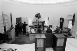 Equipo del presidente Richard Nixon en plena labor de mudanza, el 20 de enero de 1969. En 1974, cuando Nixon renunció a la presidencia, se archivaron aproximadamente 42 millones de páginas de documentos, según NARA.