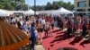 Warga Houston menikmati berbagai pertunjukkan dalam Festival Indonesia (Courtesy: KJRI Houston)