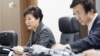 박근혜 한국 대통령(왼쪽)이 6일 청와대 국가위기관리상황실에서 열린 국가안전보장회의를 주재하고 있다. 
