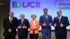 Líderes europeos y latinoamericanos celebran el inicio de una cumbre en Bruselas, Bélgica, el lunes, 17 de julio de 2023.