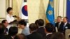 박근혜 한국 대통령이 20일 청와대 영빈관에서 열린 민주평통 간부위원 간담회에서 인사말을 하고 있다.