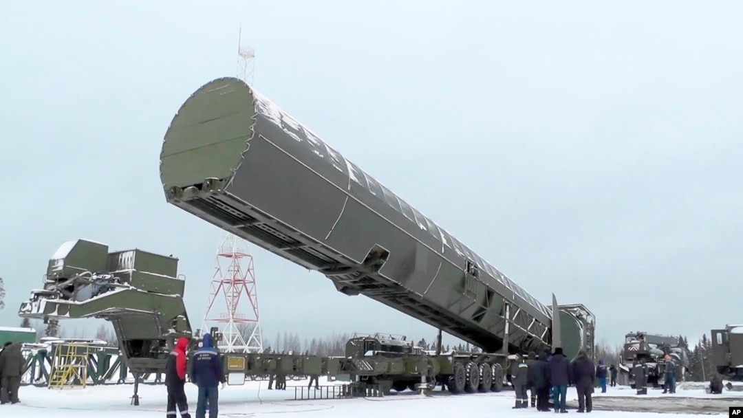 Arhiva - Ruska nova interkontinentalna raketa Sarmat predstavljena na nepoznatoj lokaciji u Rusiji, na fotografiji napravljenoj od video snimka koji je objavila RU-RTR ruska televizija preko AP-a, 1. marta 2018.