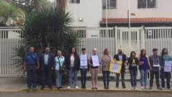 Venezuela: Familiares de Presos Políticos protestan afuera de la Cruz Roja
