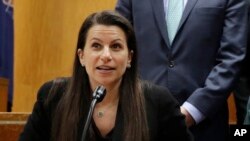 ARCHIVO – La Fiscal Adjunta de Distrito, Karen Agnifilo, asiste a una conferencia de prensa en la Corte Suprema de Manhattan, en Nueva York, el 14 de febrero de 2017.
