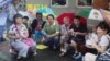 曹順利等人2013年夏天在北京外交部前靜坐（網絡圖片/訪民提供）