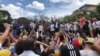 El sábado, se presentó una concentración de ciudadanos en Venezuela, en rechazo a lo que consideran una persecución a los legisladores de la oposición del país y en respaldo a la Asamblea Nacional.
