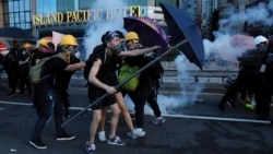 海峡论谈：香港再爆流血冲突 警方出动催泪弹强力清场