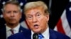 El expresidente estadounidense y candidato presidencial republicano Donald Trump habla con los medios de comunicación después de reunirse con los republicanos en el Capitolio, en la sede del Comité Senatorial Republicano Nacional (NRSC) en Washington, el 13 de junio de 2024. 