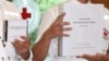 13일 서울 대한적십자사에서 적십자 관계자들이 추석 이산가족 남측 상봉 후보자 가족의 생사확인 결과가 담긴 회보서를 들어보이고 있다.