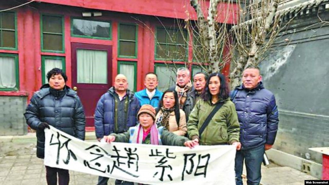 民眾到趙紫陽舊居祭拜（蘋果日報圖片）