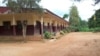 Le bâtiment abritant l'hôpital de district de Mbankomo, le 20 juin 2017. (VOA/Emmanuel Jules Ntap)