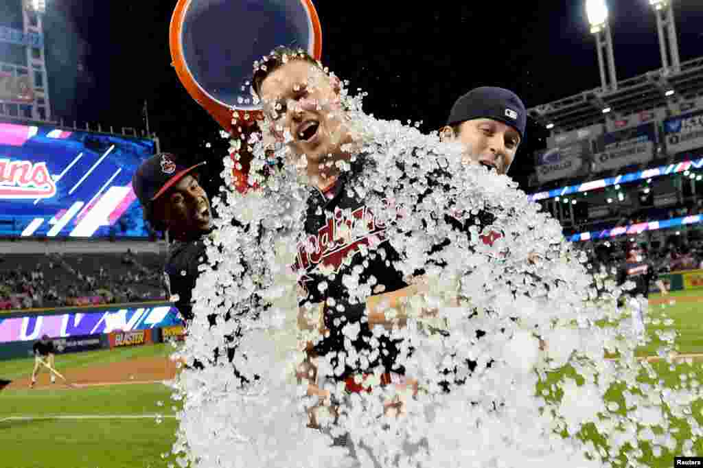 Cleveland Indians shortstop Francisco Lindor (12) dumps ice on Brandon Guyer (6) after the game between the Cleveland Indians and the Kansas City Royals at Progressive Field in Cleveland, Ohio, Sept. 20, 2016. (Credit: Ken Blaze / USA TODAY Sports)