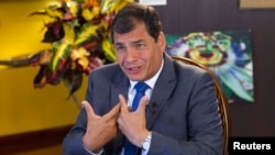 El presidente Rafael Correa defiende la idea de castigar a los que injurien a través de las redes sociales.