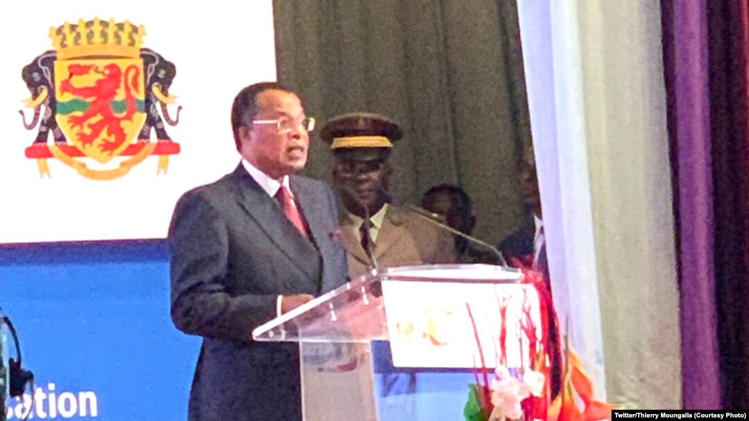 Président Denis Sassou N'Guesso na lisikulu na ye na bofungwami ya Forum ya bokengi ya bileyi ya Afrika ya kati, na Brazzaville, Congo, 19 novembre 2019. (Twitter/Thierry Moungalla)