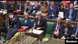 英國首相特蕾莎·梅在英國倫敦市中心的下議院談論脫歐協議。 （2018年11月15日）