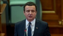 Novoizabrani premijer Kosova Aljbin Kurti drži govor u Skupštini Kosova, u Prištini 3. februara 2020. godine (Foto: AP/Visar Kryeziu)