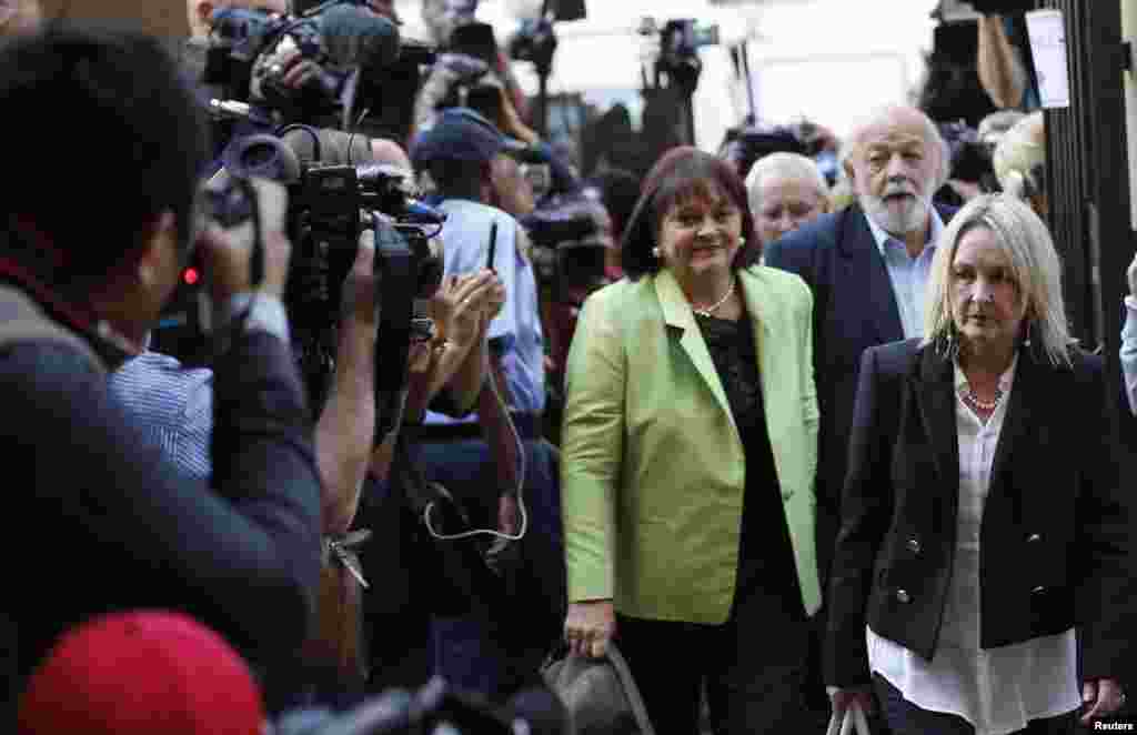 June Steenkamp (right), mother of Reeva Steenkamp, arrives with her husband Barry (2nd right) to hear the verdict in the trial of Olympic and Paralympic track star Oscar Pistorius, at the North Gauteng High Court in Pretoria, Sept. 11, 2014. 