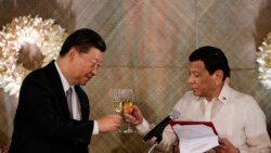 中国国家主席习近平和菲律宾总统杜特尔特在马尼拉总统府举行的国宴上（路透社2018年11月20日）