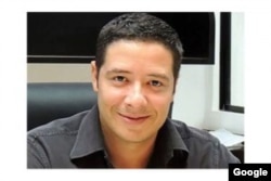 Walter Gavidia Flores, tiene 40 años y es abogado.